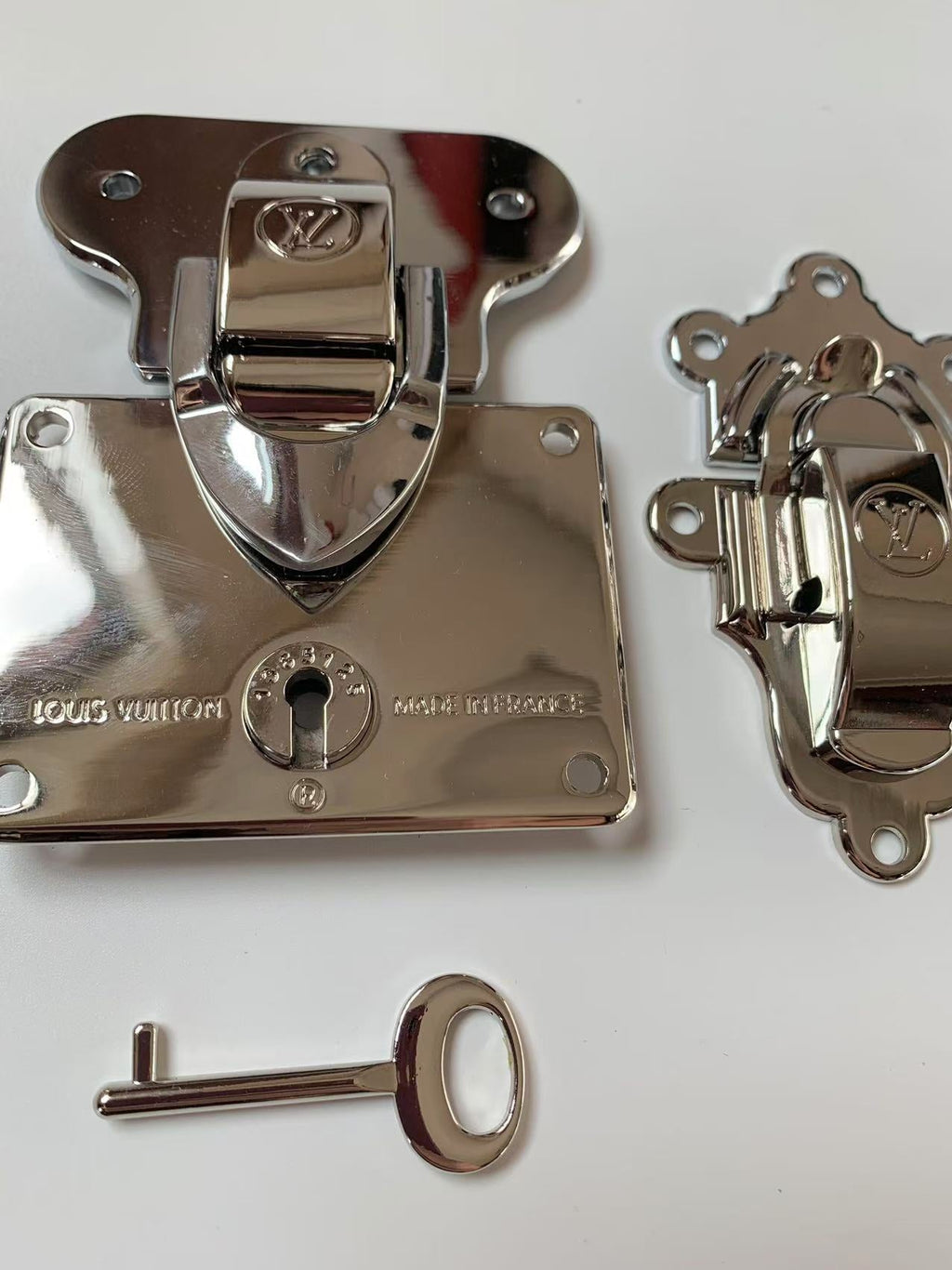 New Best Quality Sliver Alloy Material LV Locks For Handmade Box ,Bag and Handicraft Goods