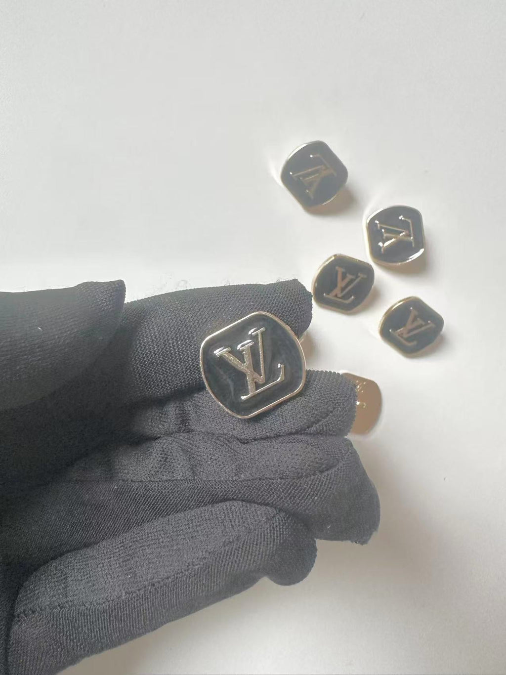 1 PC 18MM LV Handicraft Button Metal Material For Apparel(Black)