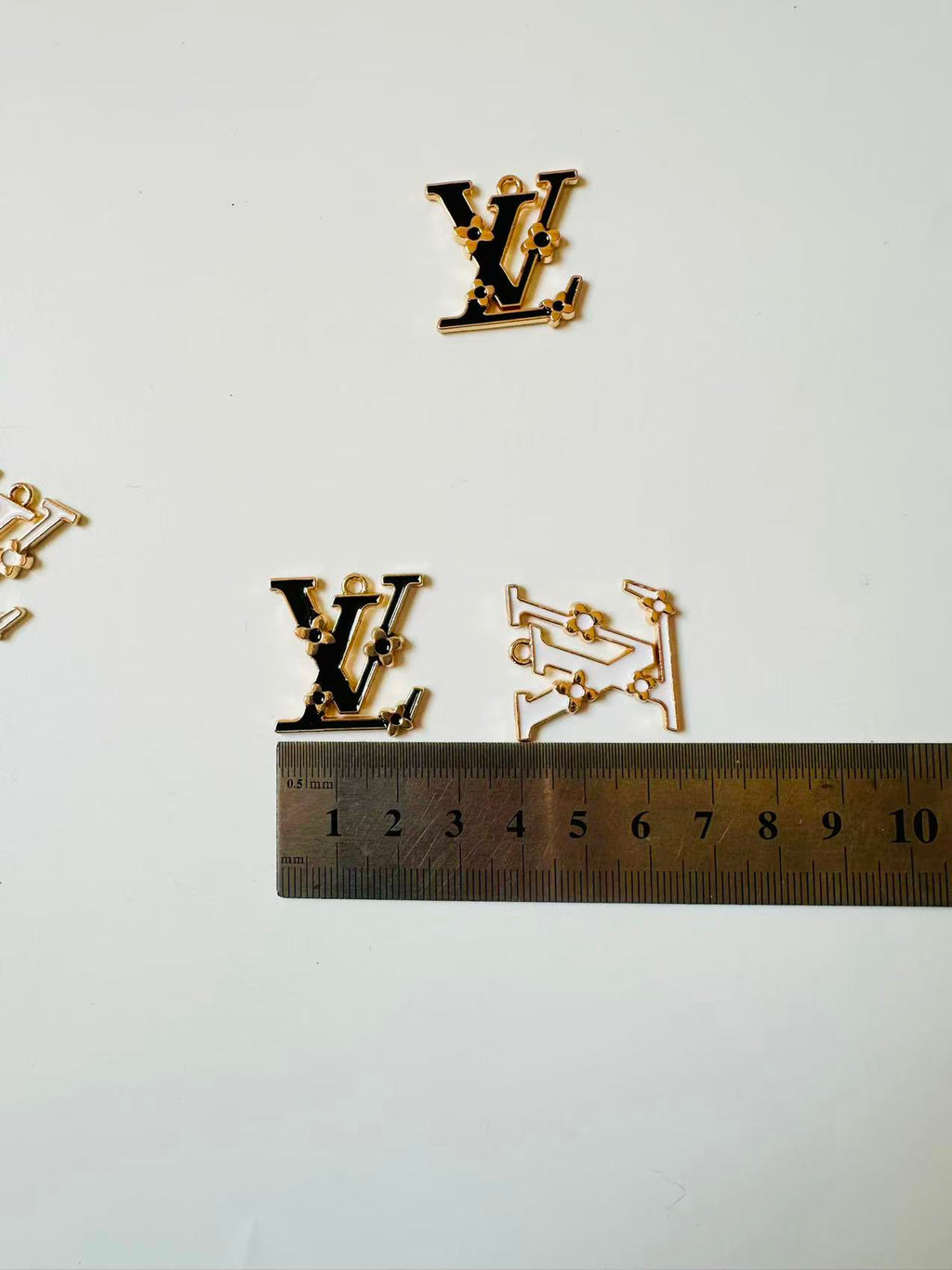 Fashion 2.5CM Size LV Pendant For DIY Handmade Goods&nbsp;