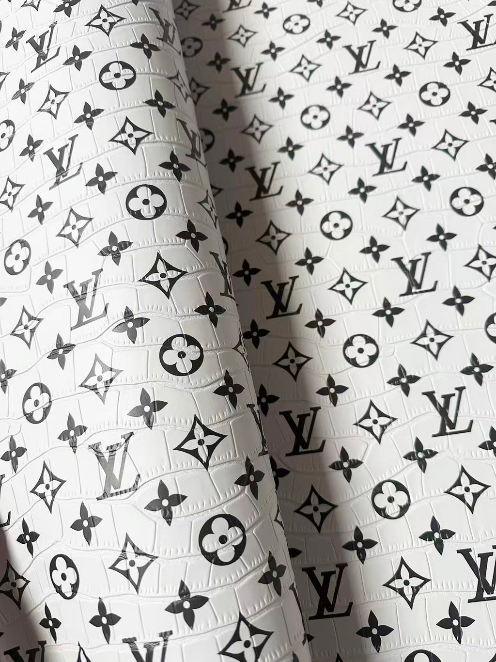 Craft LV Crocodile Texture Alligator Leather Fabric For Handmade Sneaker, Bag Upholstery Goods By Yard (White)