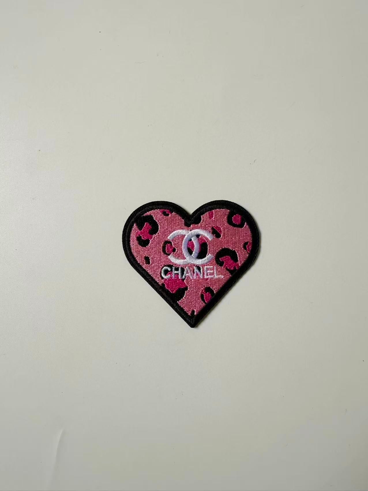 Craft Embroidery Pink Chanel Jacquard Patches For Customized Apparel